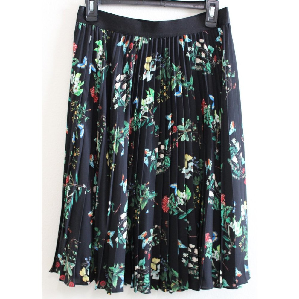NWOT Express Floral print pleated black skirt